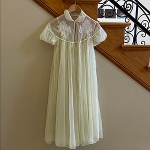 Gotham Vintage Dressing Gown and Robe with Floral Lace Sz Small (32) Pale Yellow
